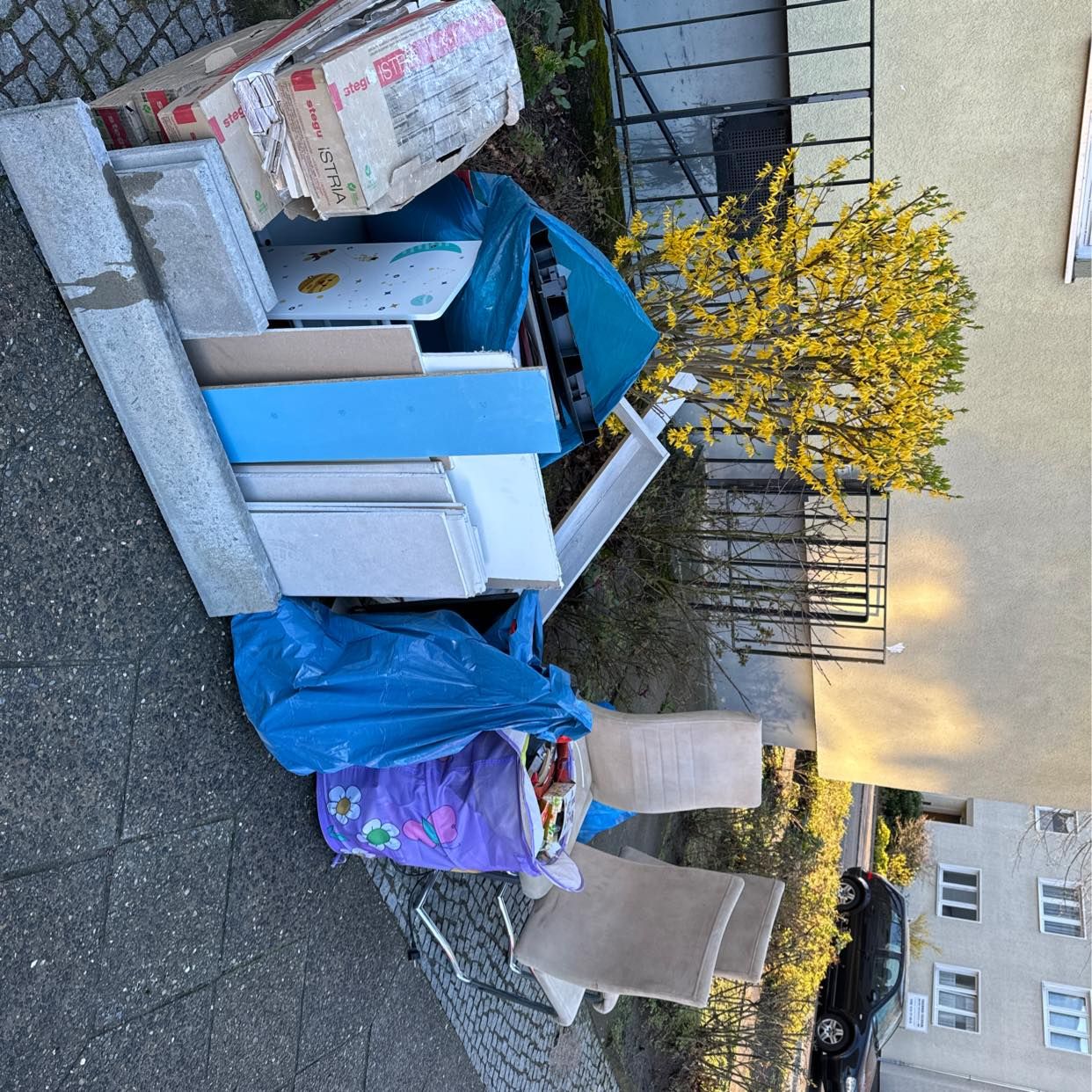 image of Stühle, sonstiger Müll - Berlin