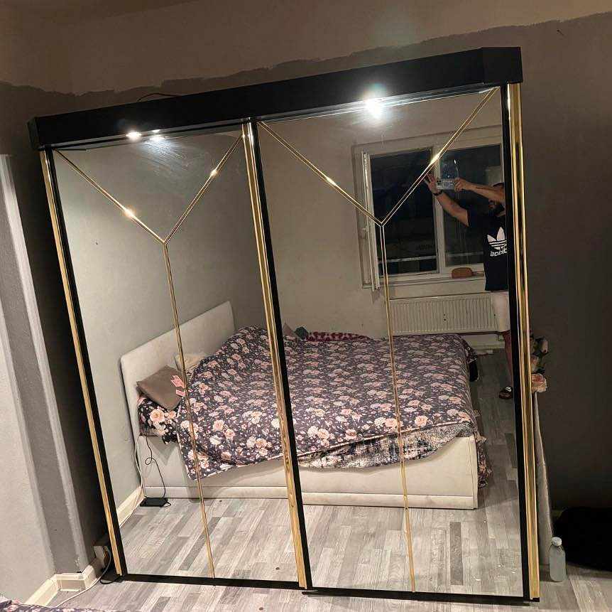 image of Wardrobe / Kleiderschrank - 