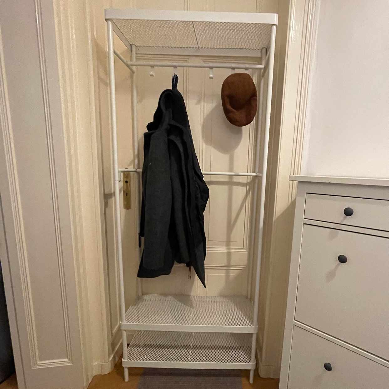 image of Verschenke Garderobe weiß - Berlin
