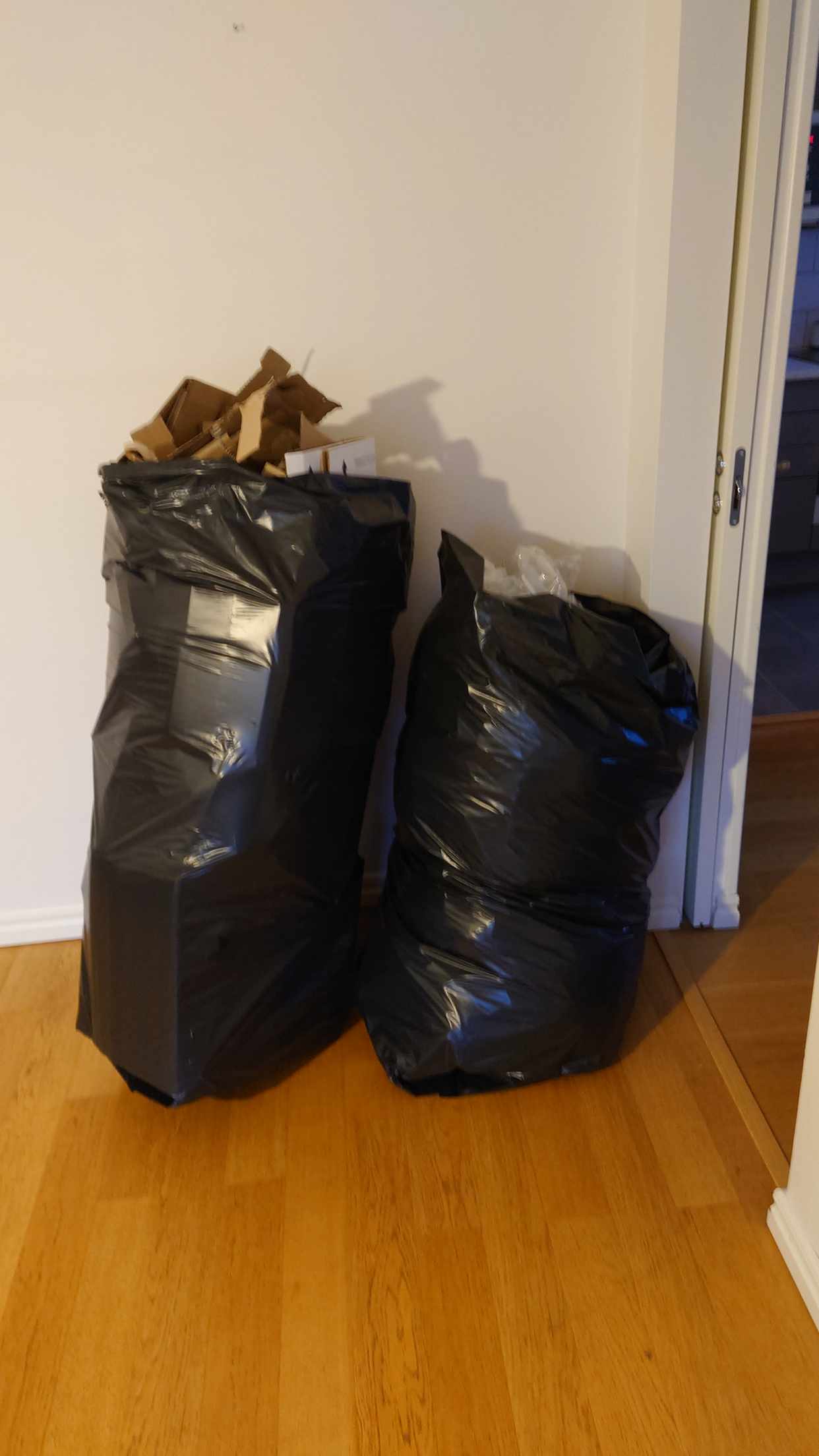image of Kartonger och plast - Solna