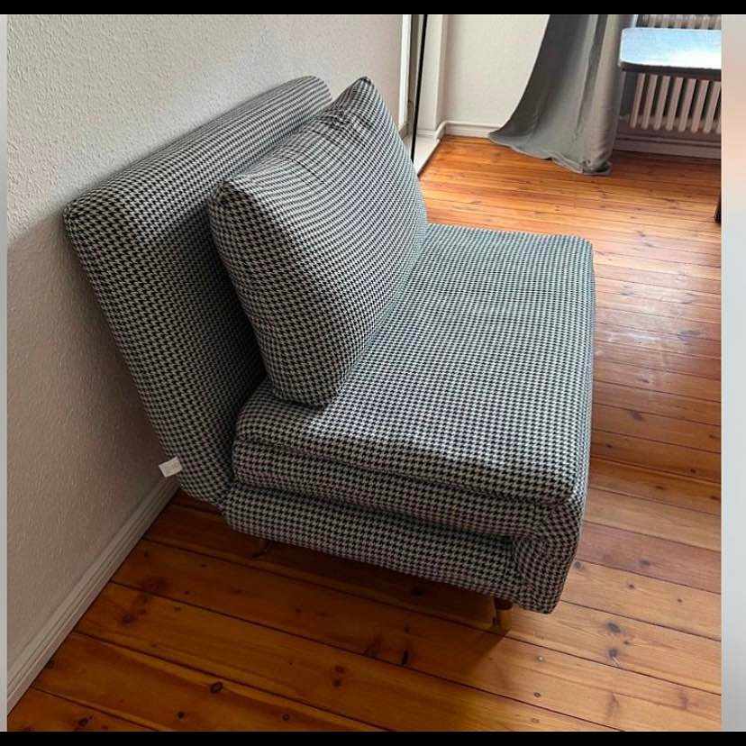 image of Move a one lounge chair - 