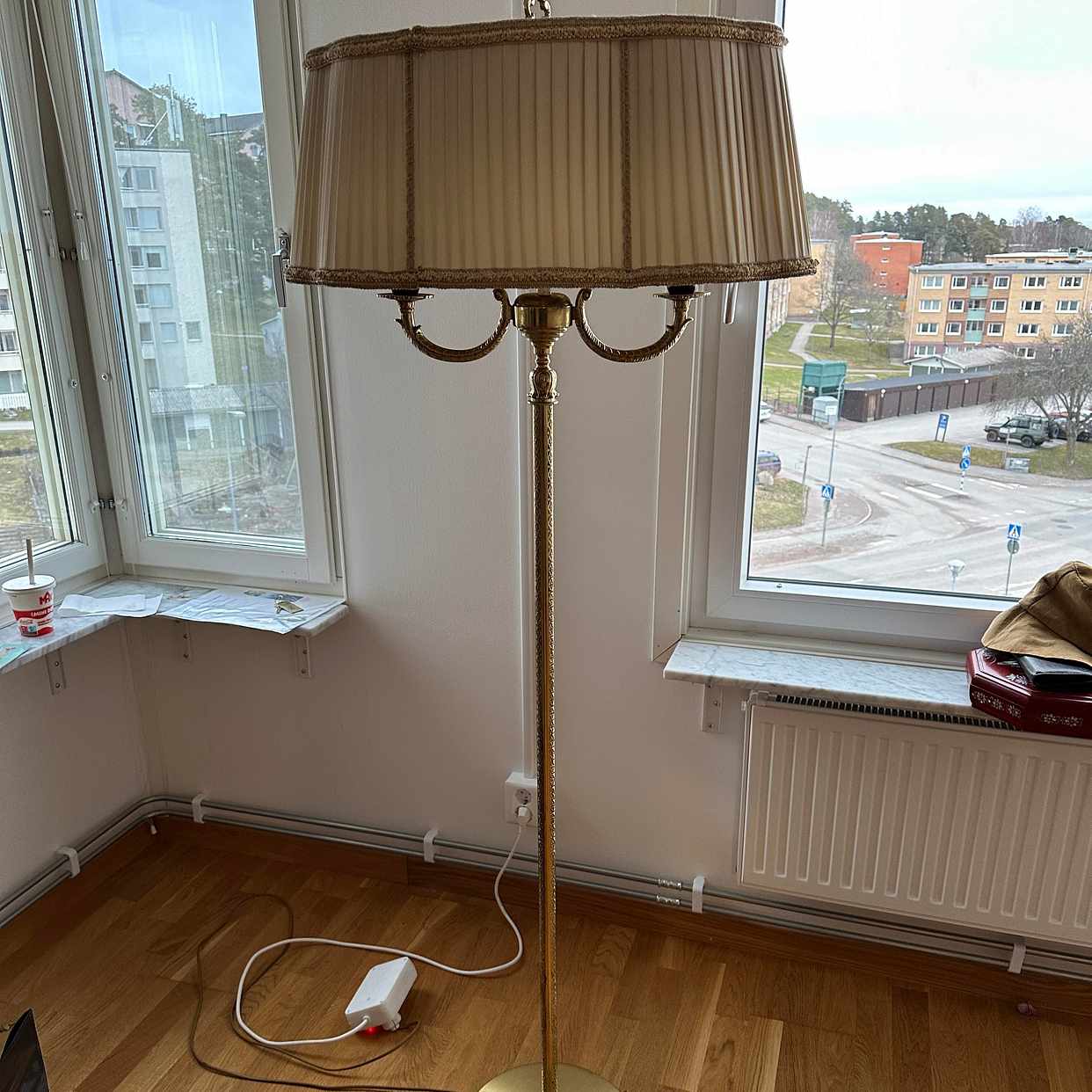 image of Golvlampa bortskänkes mot - Nyköping