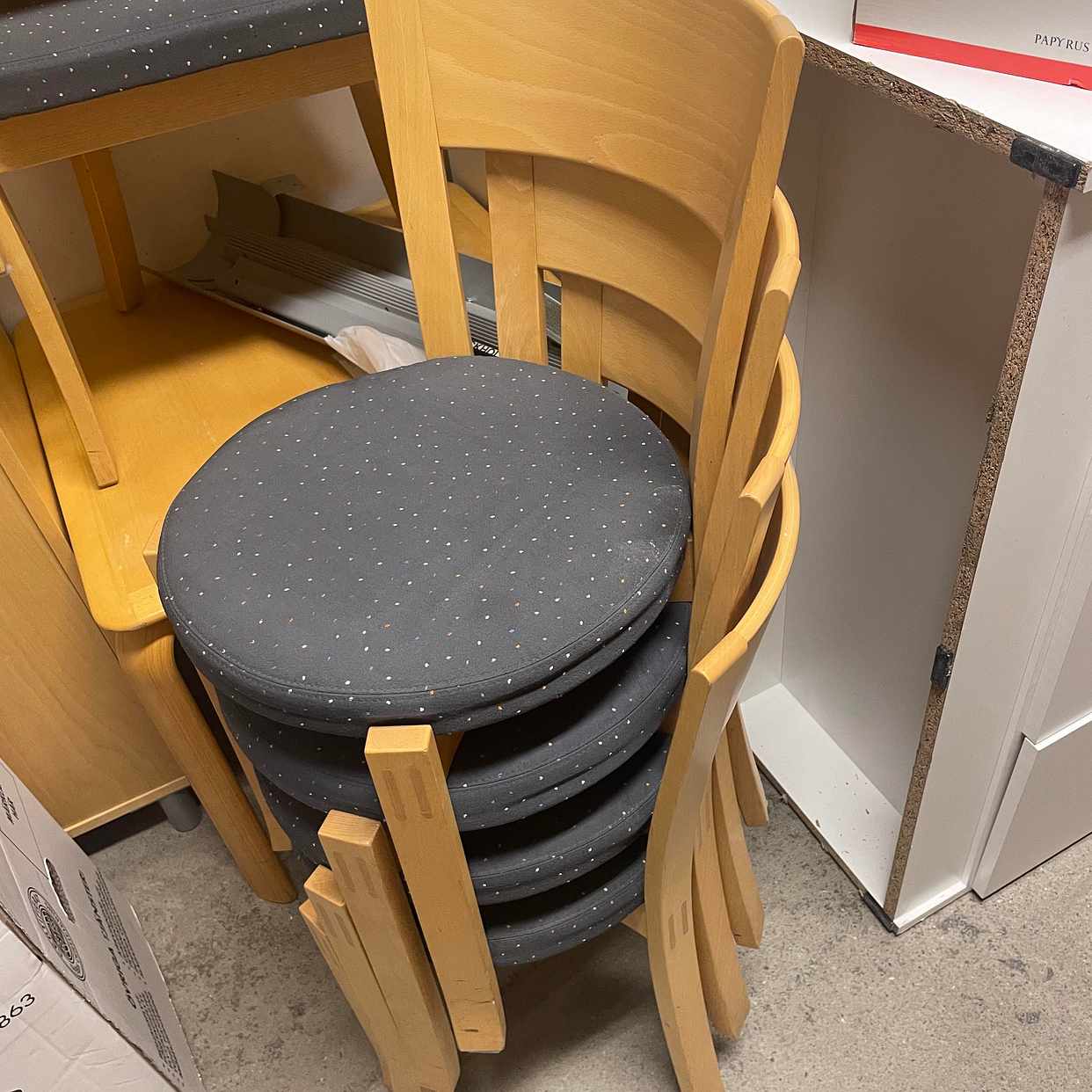 image of Chairs+Overhead projector - 