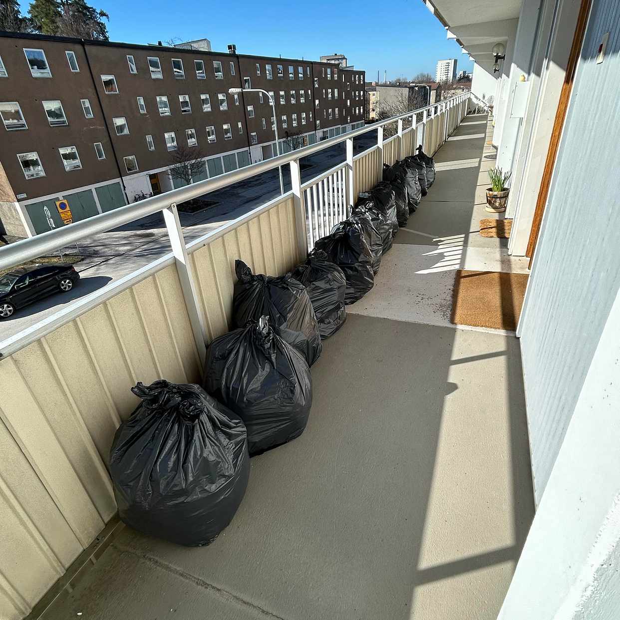 image of 14 säckar kläder - 