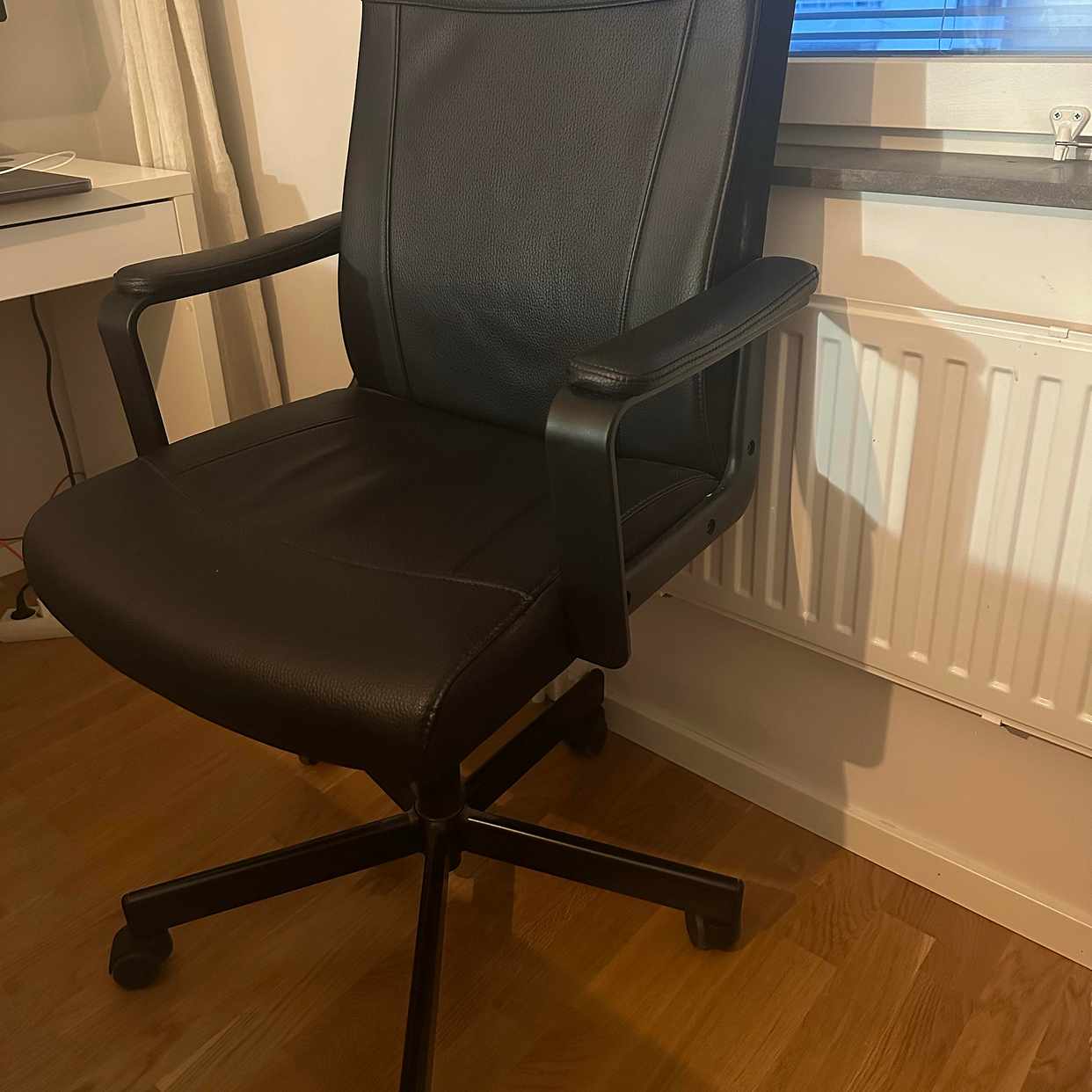 image of Ikea office chair + Table - Solna