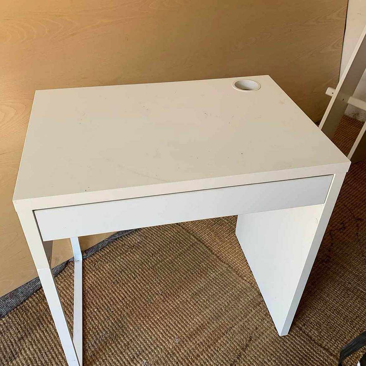 image of Ikea office chair + Table - Solna