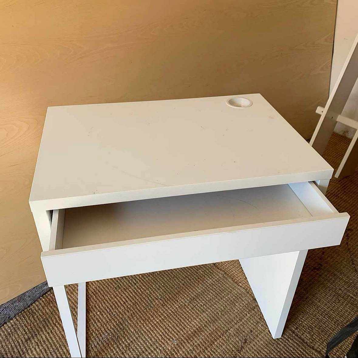 image of Ikea office chair + Table - Solna