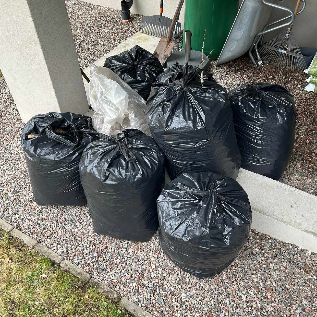 image of Ris, säckar och diverse - Saltsjö-Duvnäs