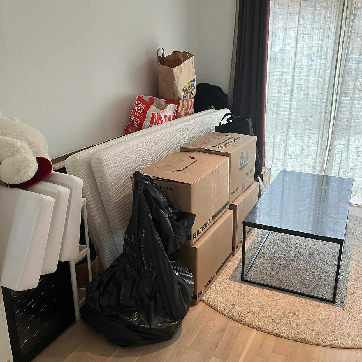image of Möbler och diverse skräp - Helsingborg