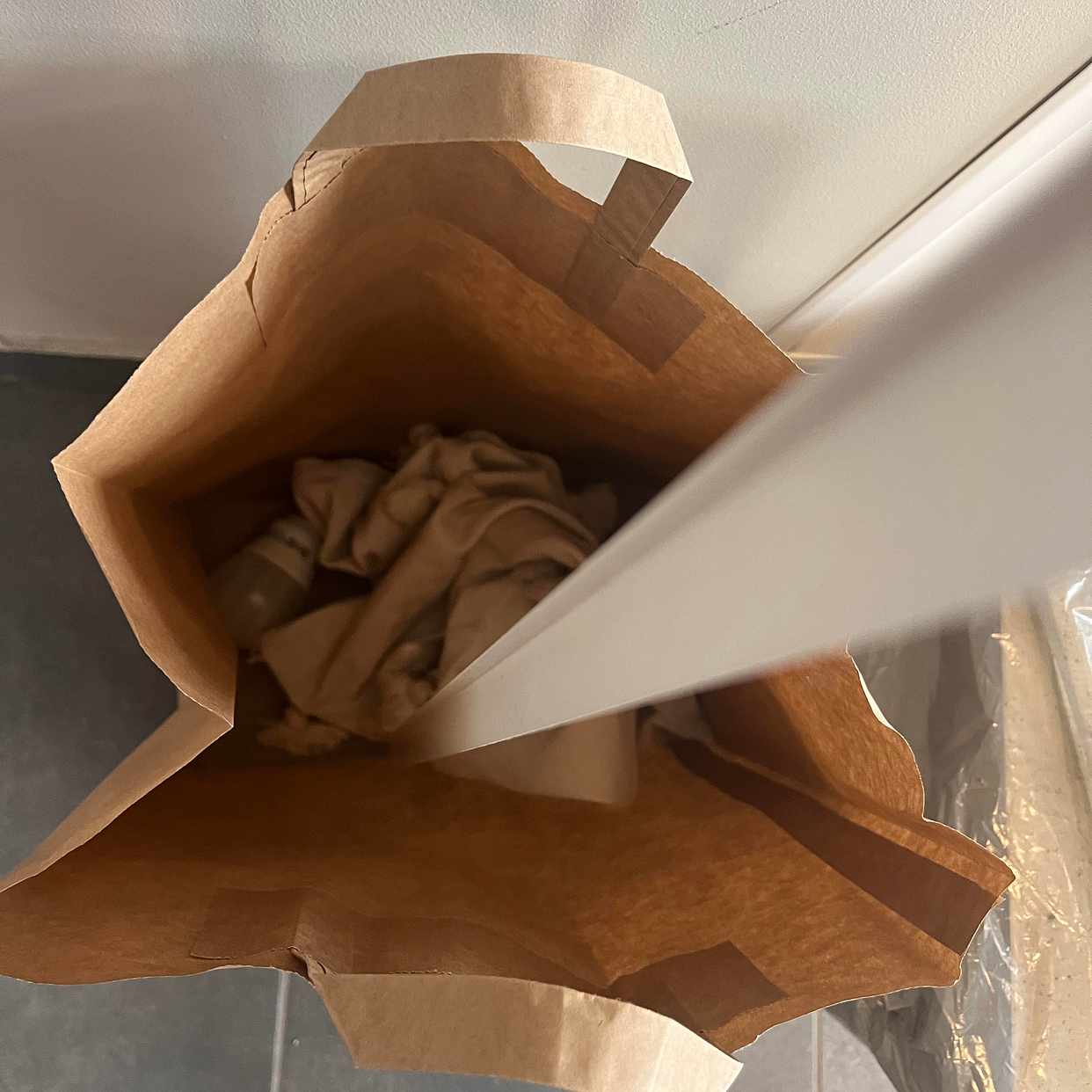 image of Glaskub, textil och lampa - Hägersten