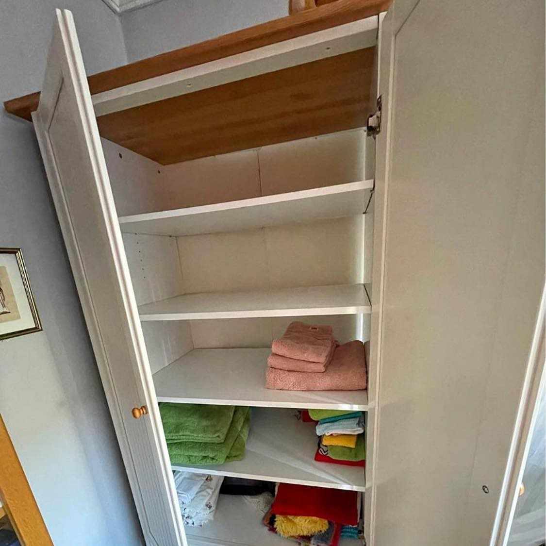 image of Flytta ett klädskåp - 