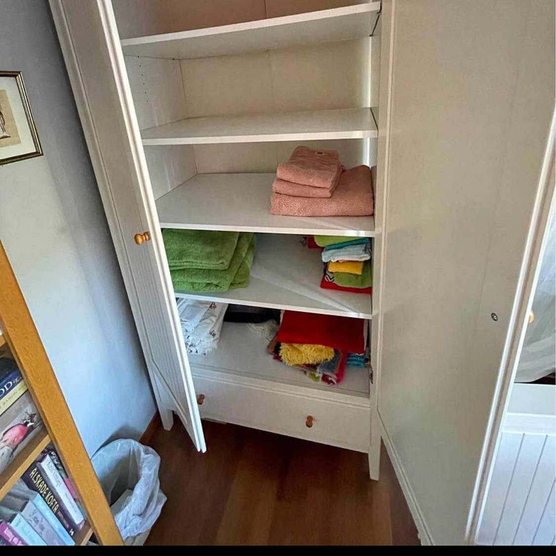 image of Flytta ett klädskåp - 