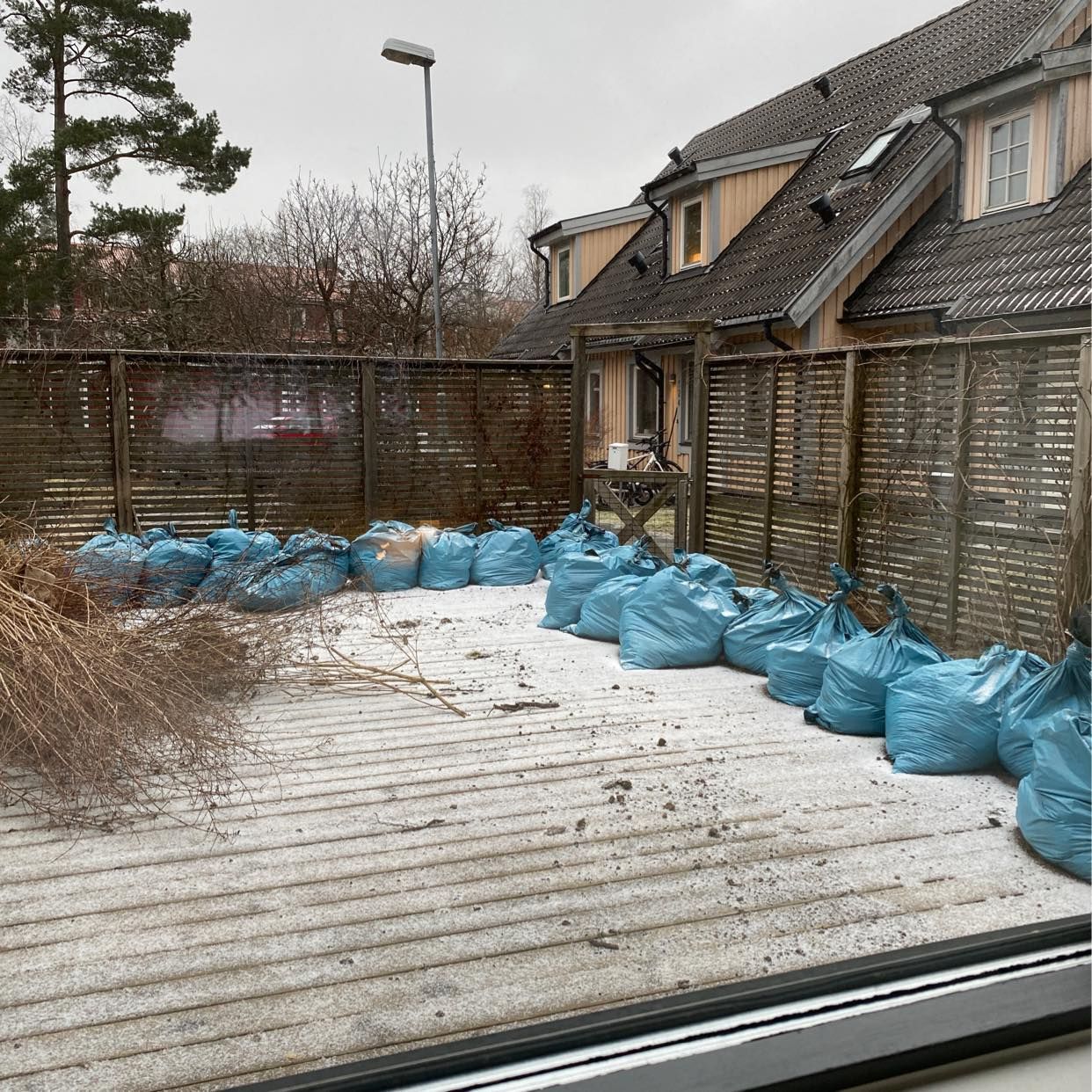 image of Move bags with dirt - Tyresö