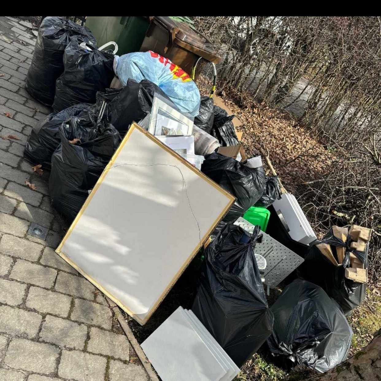 image of hej, jag slänger sopor - Sollentuna