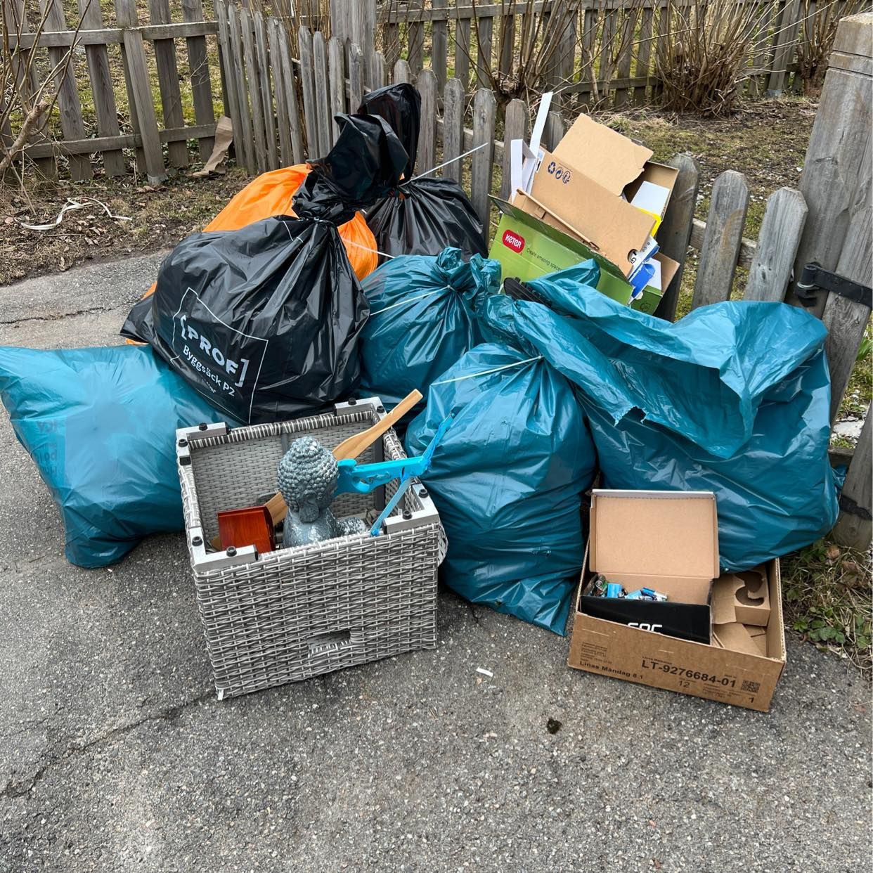 image of Blandat sorterat skräp. - Täby