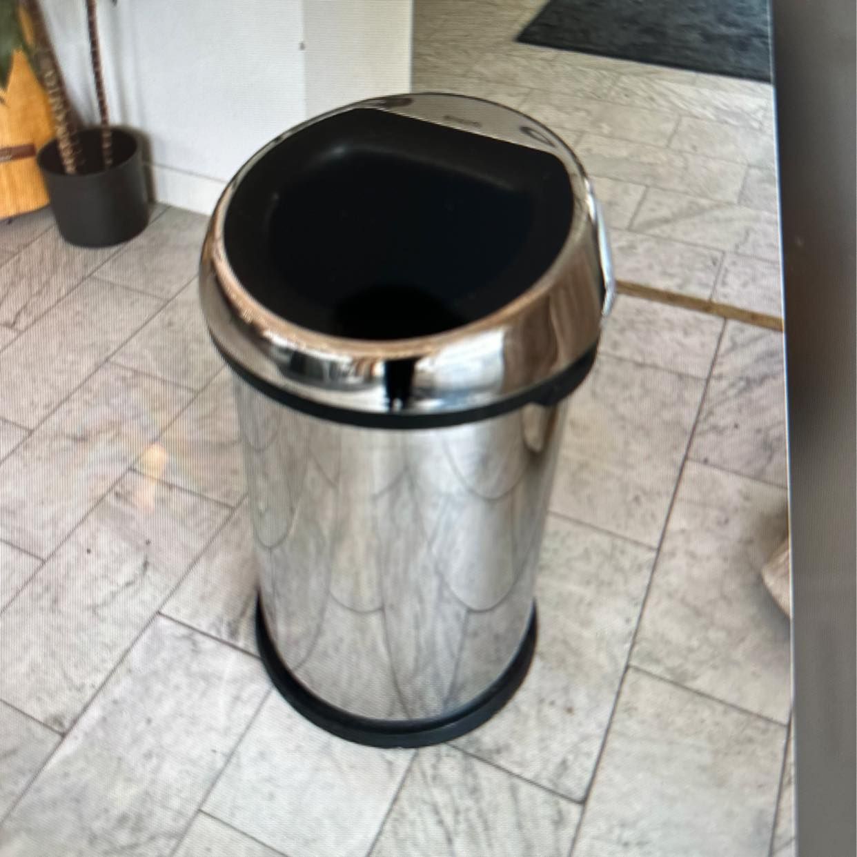 image of Hämta en soptunna - 