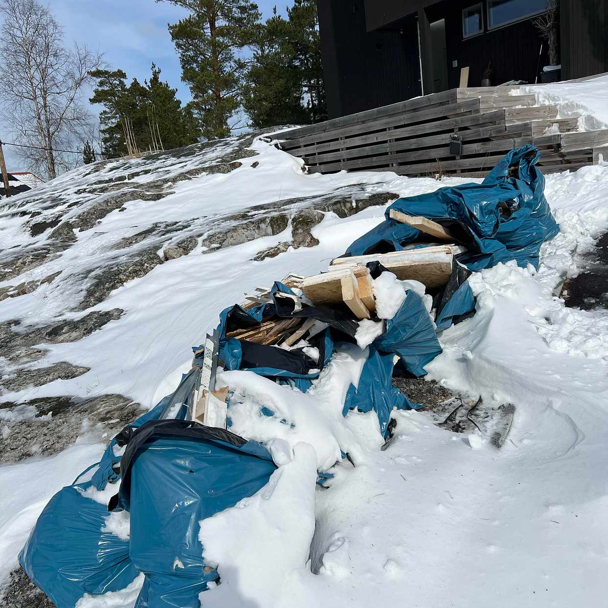 image of Papper, osb, metal, plast - Värmdö