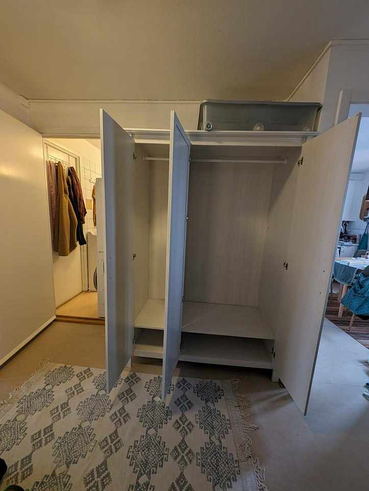 image of Garderob bortskänkes  - 