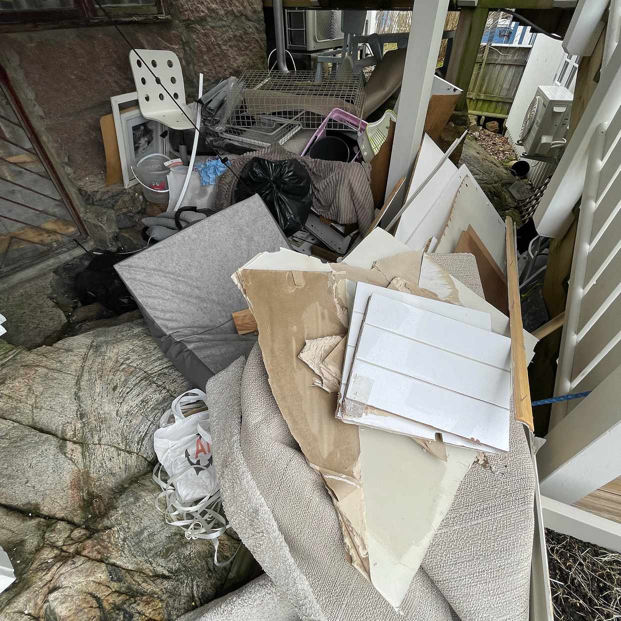 image of Skräp till återvinning - Smögen