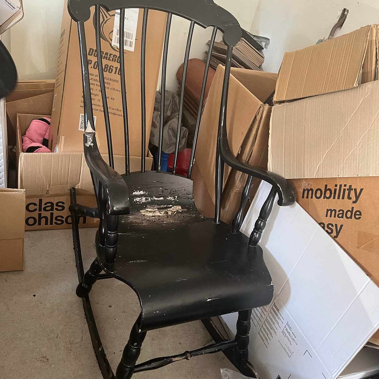 image of Free TV and rocking chair - Lindeborg