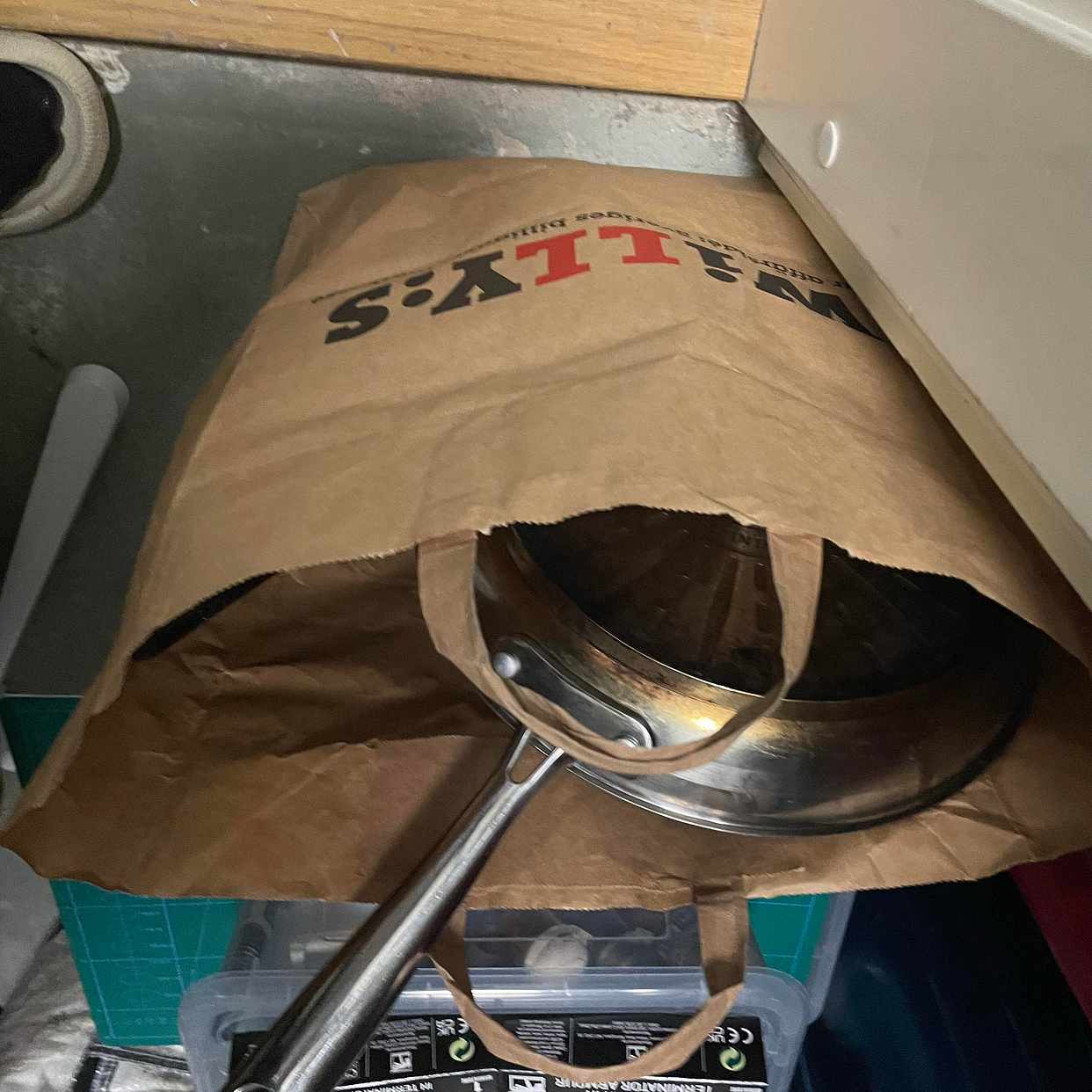 image of En kasse som ska iväg! - Stockholm