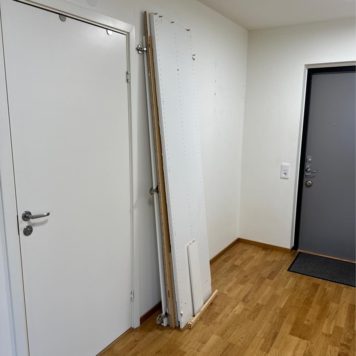 image of Nedriven garderob - Huddinge