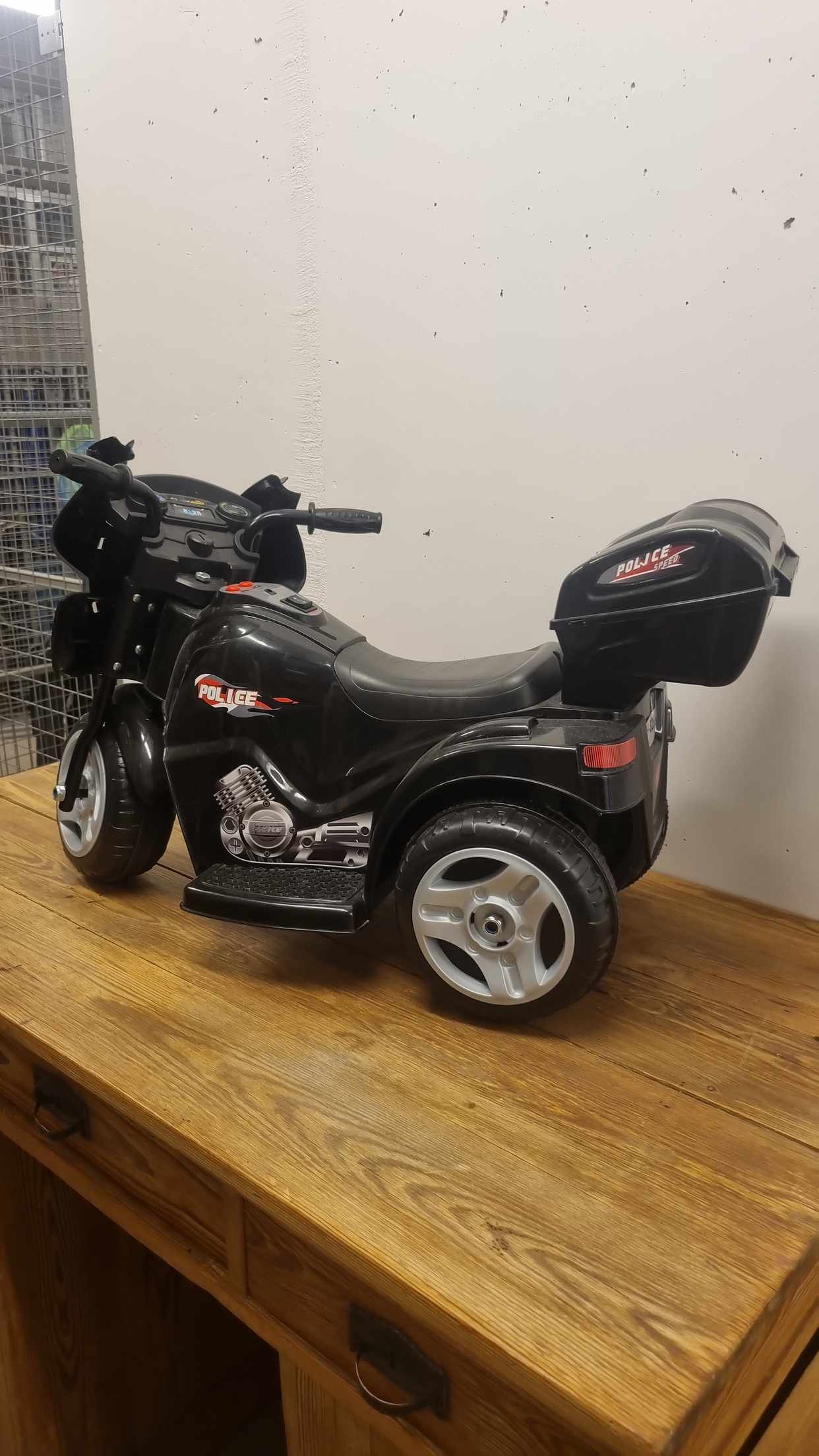 image of Träbyrå, Leksaksmotorcyke - Älvsjö