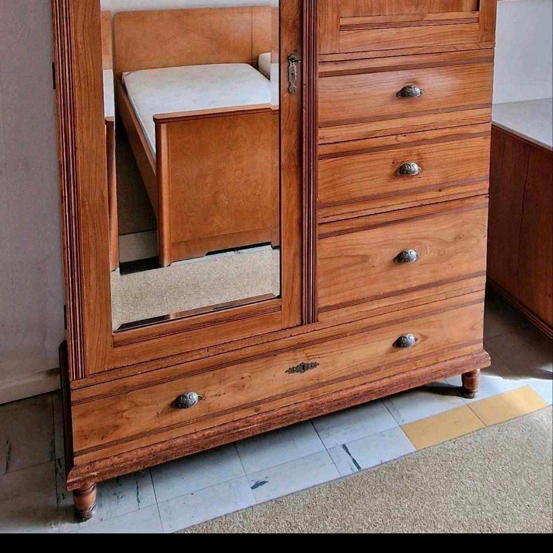 image of Kleiderschrank & Kommode - 