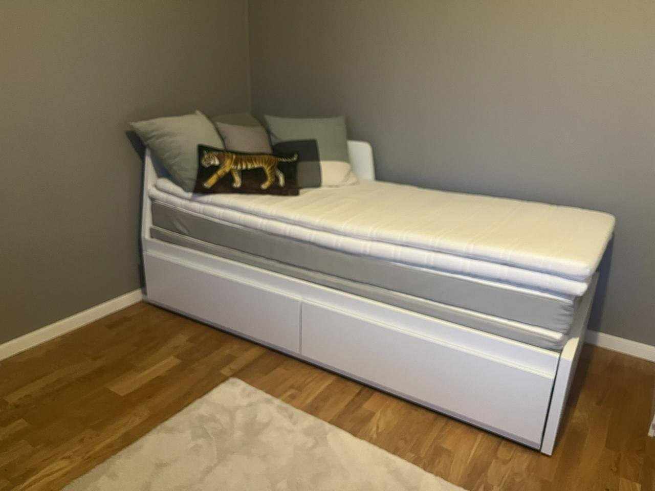 image of Flekke Dagbädd med 2 lådo - 
