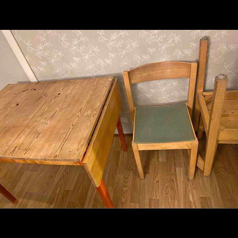 image of Litet klaffbord 4 stolar - 