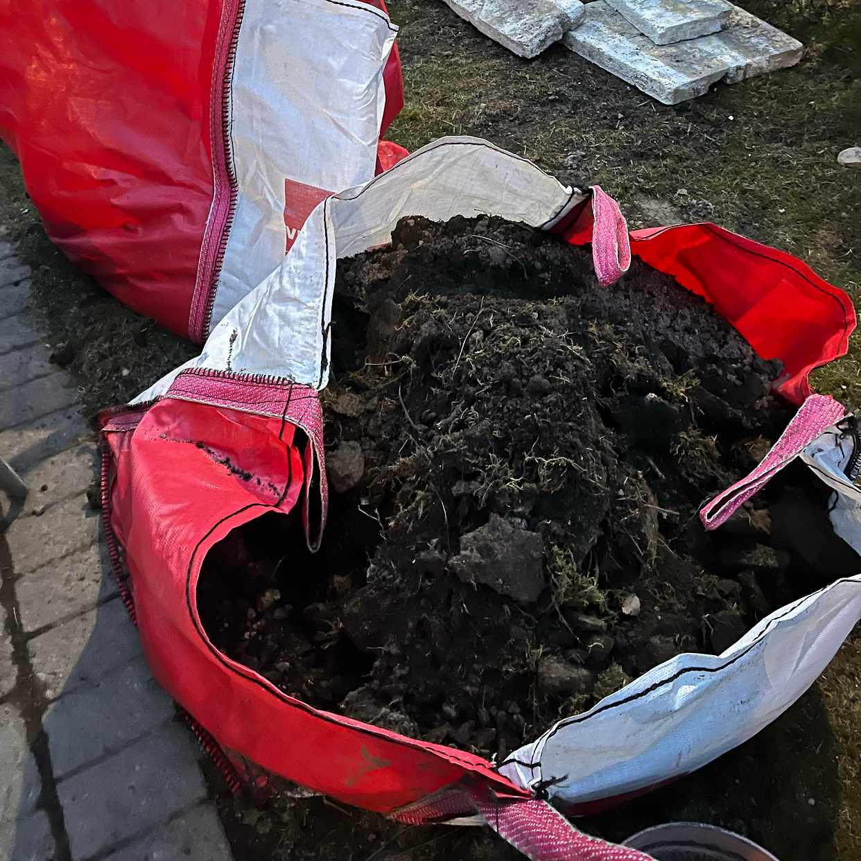 image of Jord och lite byggavfall - Österskär