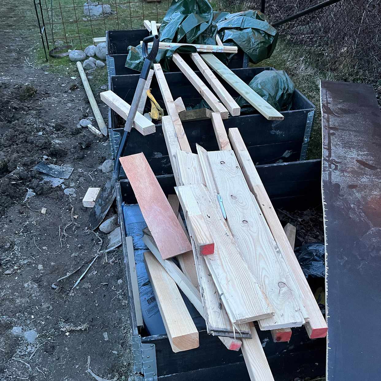 image of Jord och lite byggavfall - Österskär
