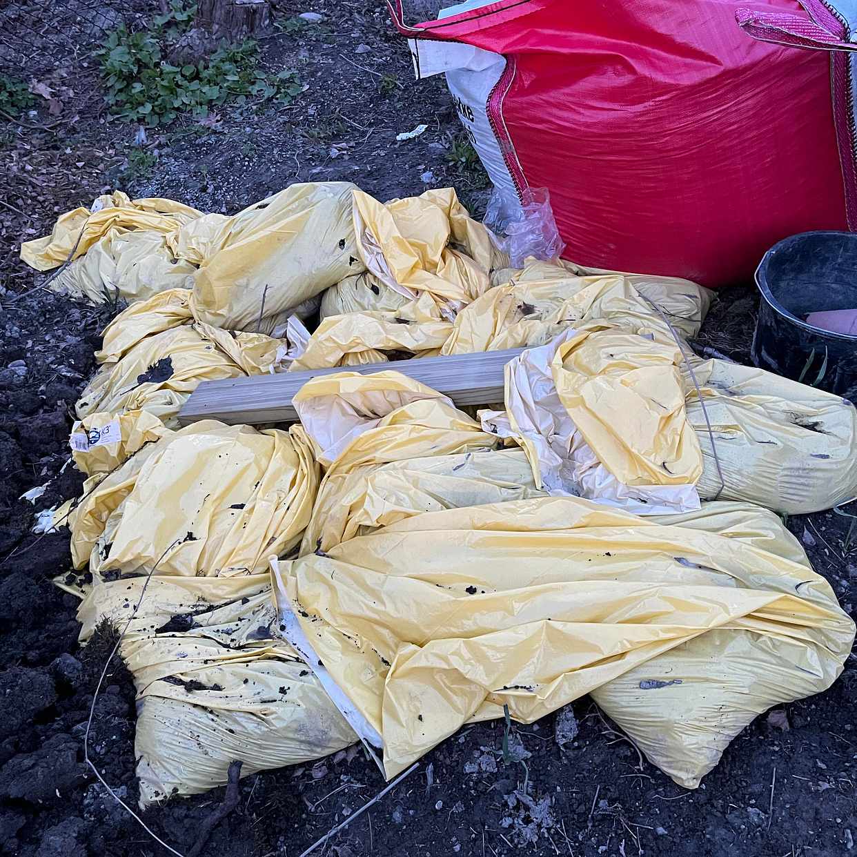 image of Jord och lite byggavfall - Österskär
