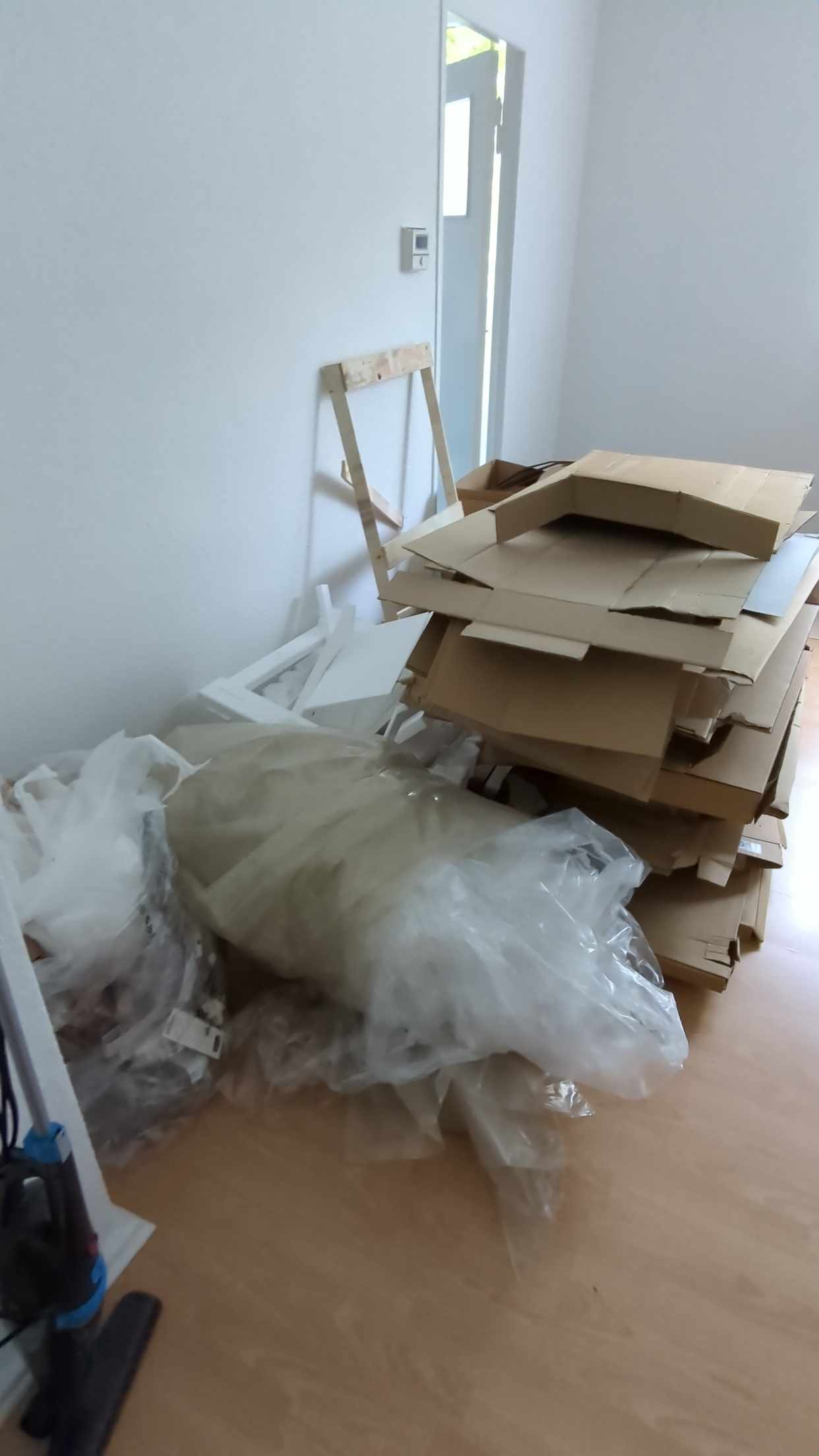 image of Cardboards & styropor - Berlin