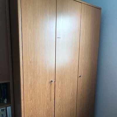 image of Bettzeug und Schrank - 