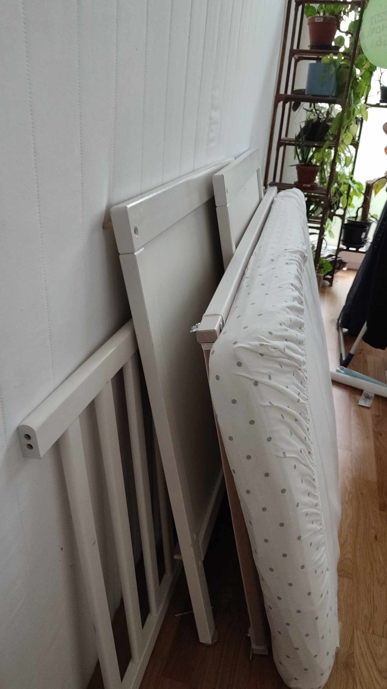image of Old baby bed - Berlin