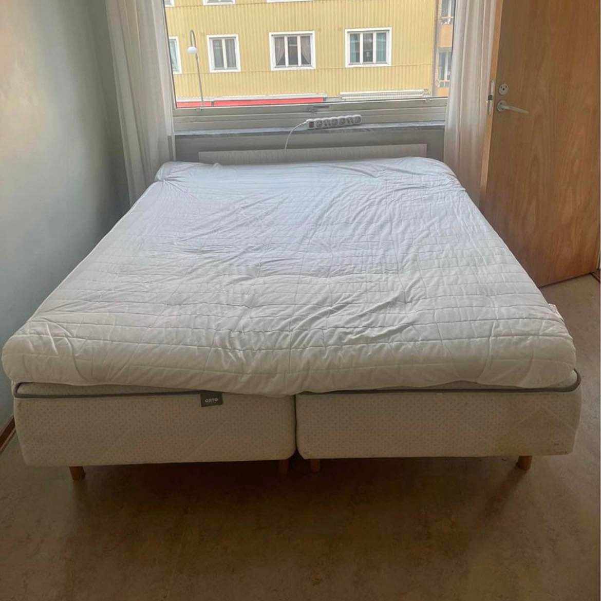 image of Två sängar 90 + madrass - 