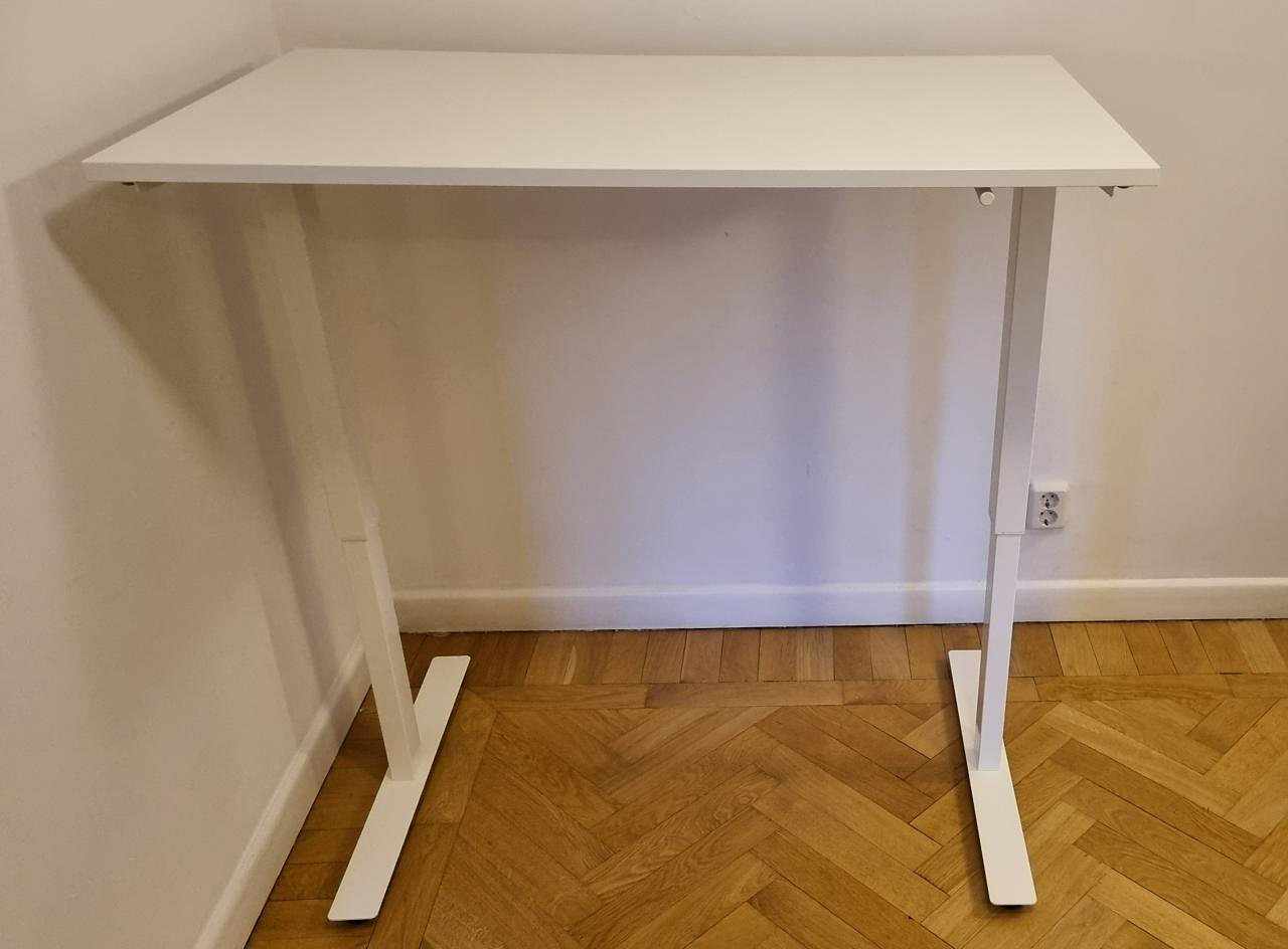 image of Höj och sänkbart skrivbor - 