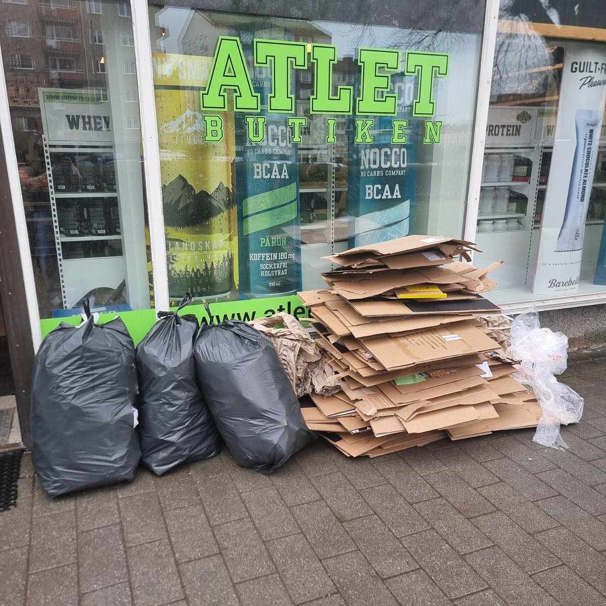 image of Kartong, plast, papper - Solna