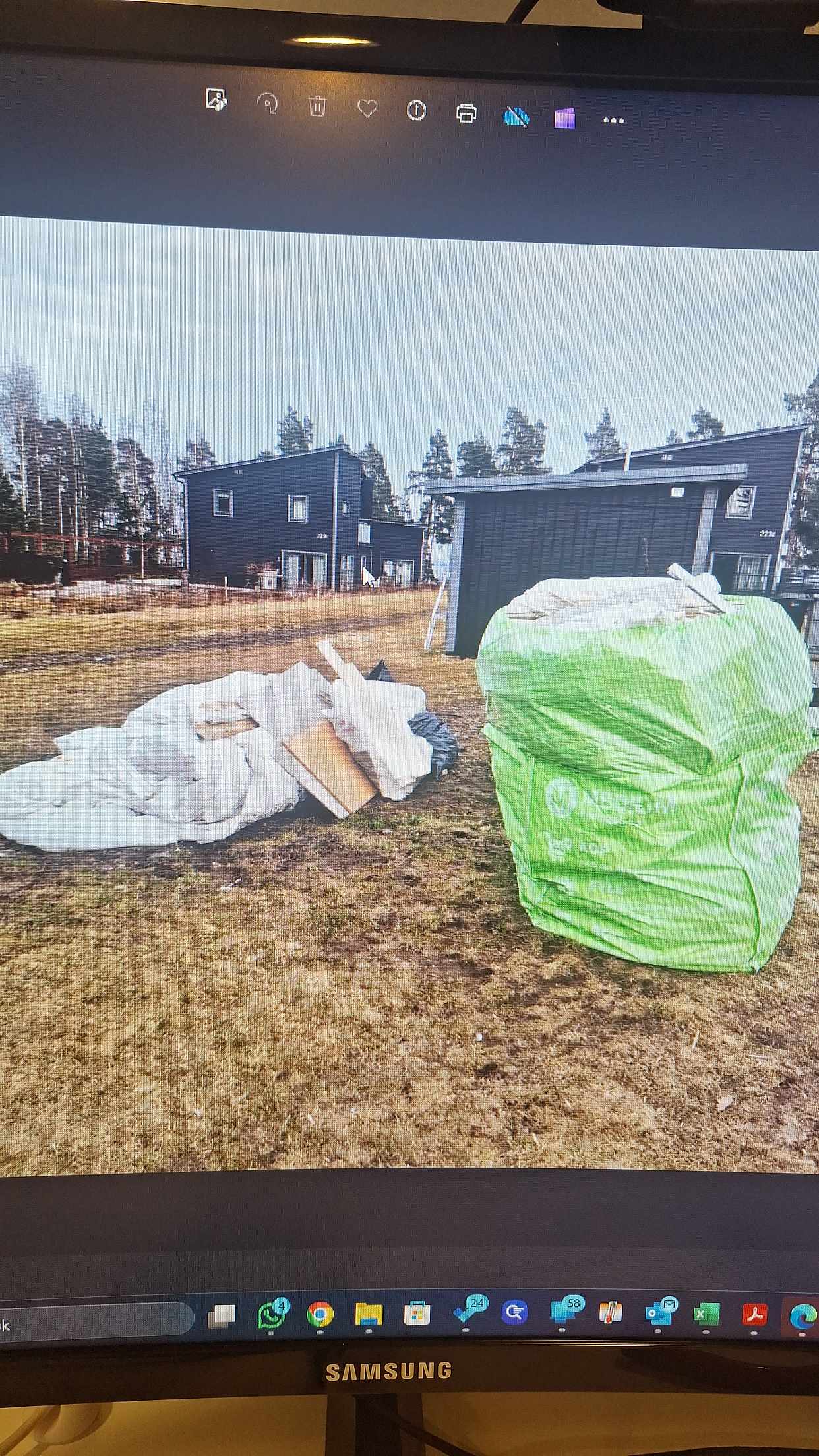 image of Byggsäck och övrigt spill - Blidö