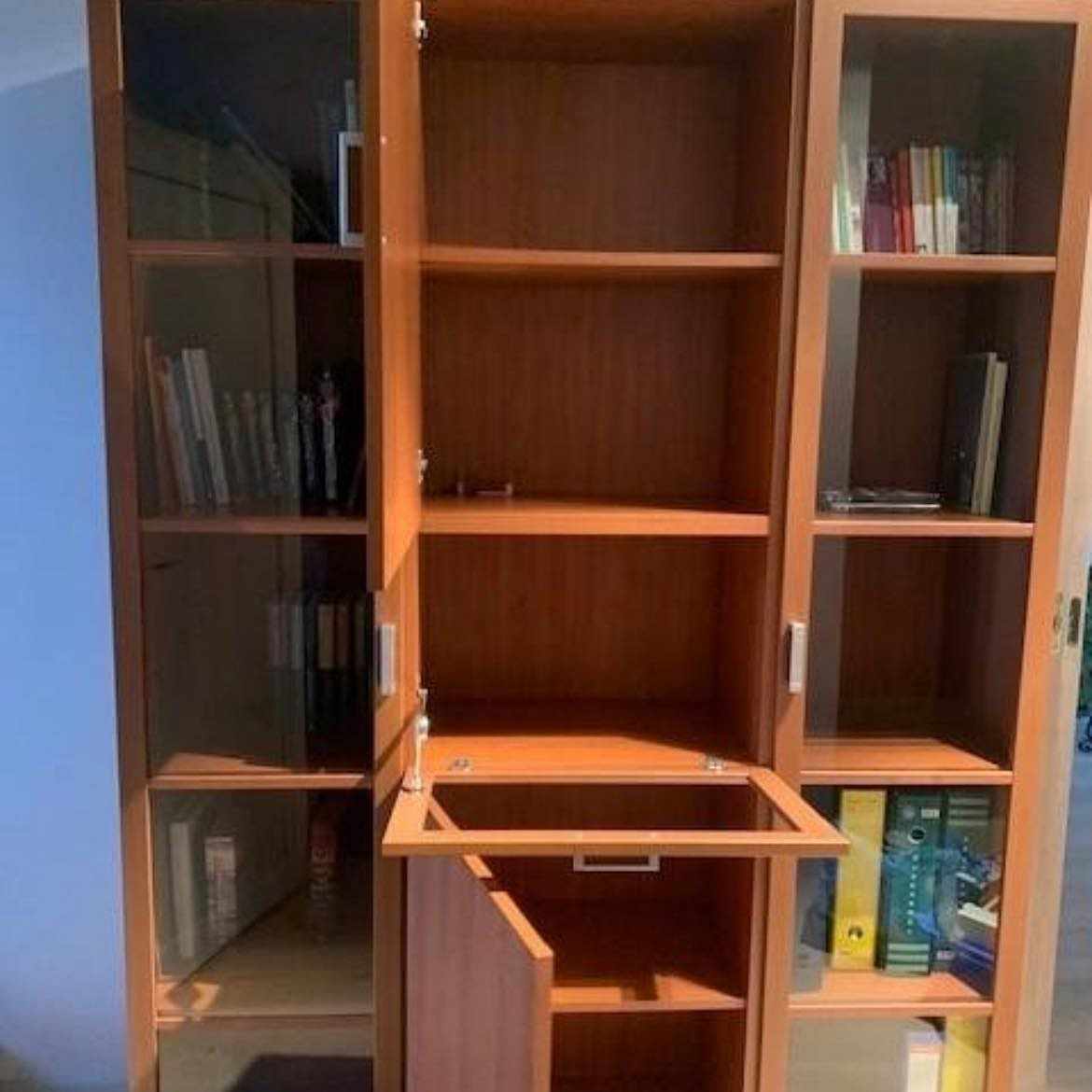 image of Ett skåp delat i tre - 