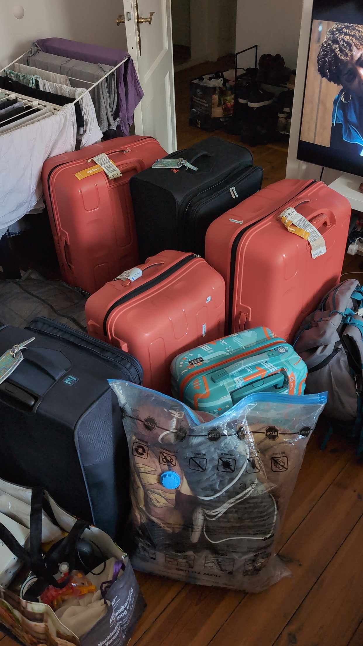 image of Moving luggages - 