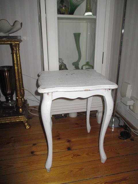 image of Retro fint litet sidebord - 