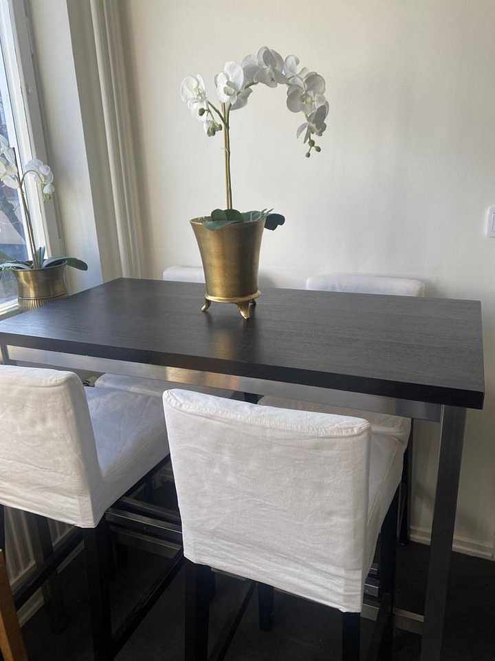 image of Matbord med fyra stolar - 