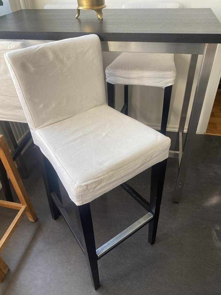 image of Matbord med fyra stolar - 
