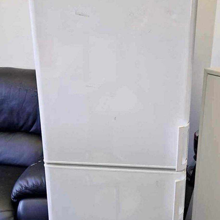 image of Ett fullstort kyl/frys - 