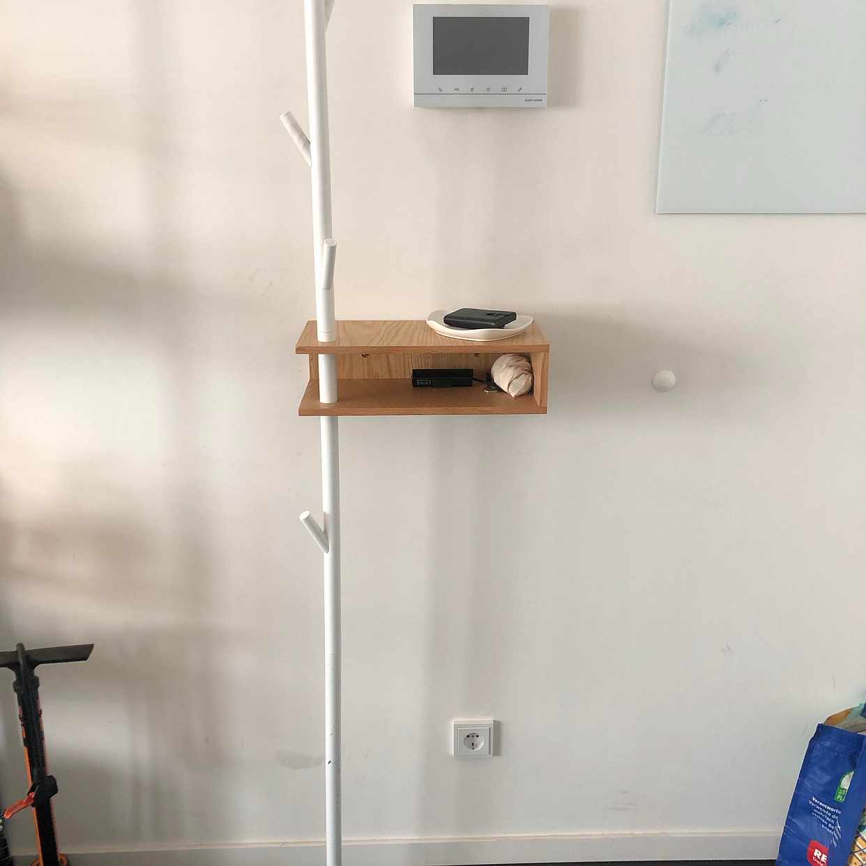 image of Coat Hanger with Support - Berlin