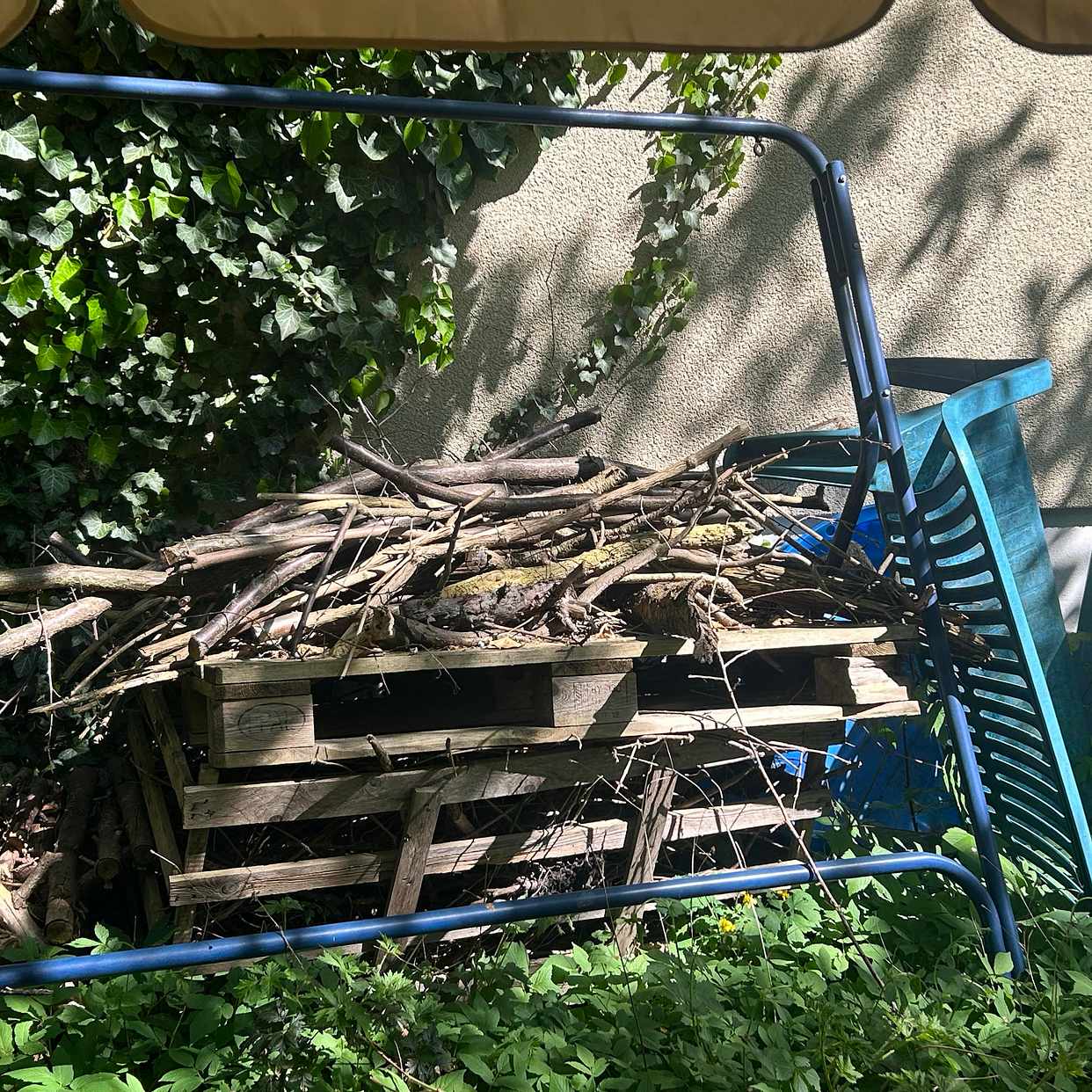 image of Garden waste / furniture - Neukölln