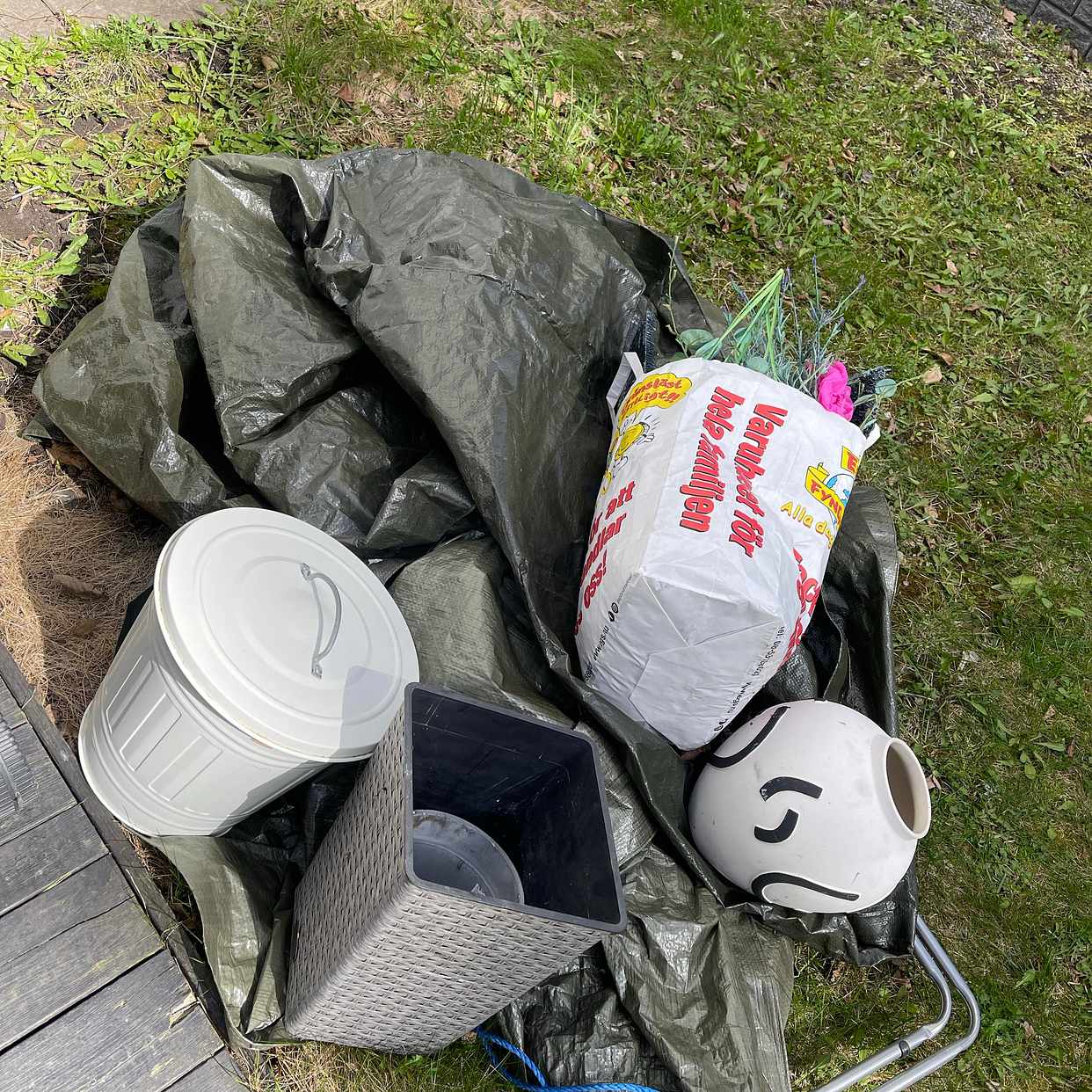 image of Skräp som ska slängas - Hägersten