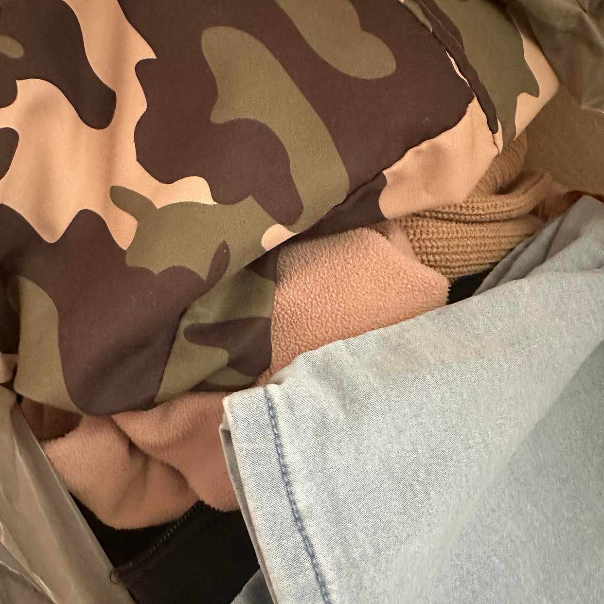 image of Gratis Kläder, nästan nya - Kungsängen